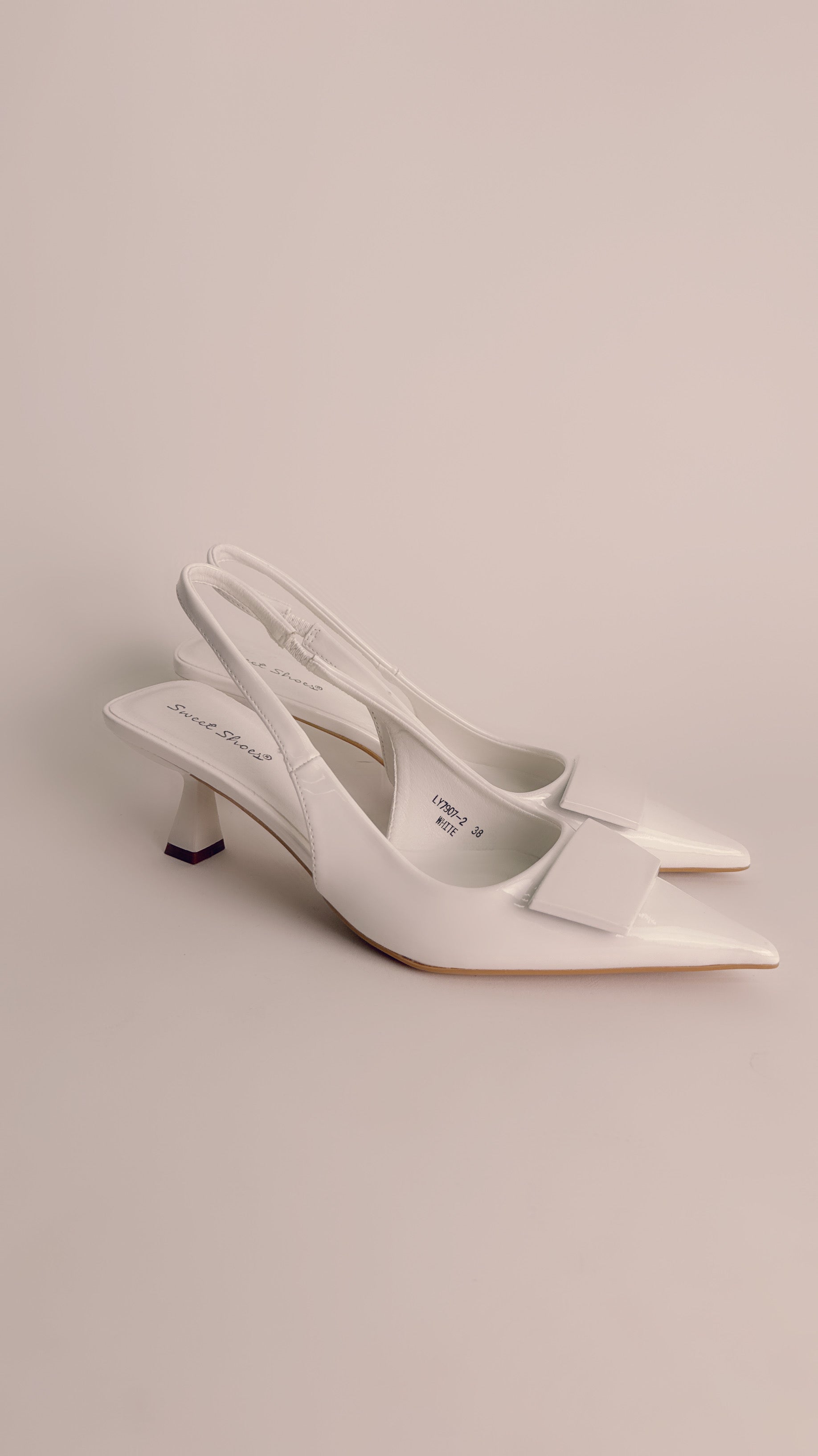 Slingback in vernice white