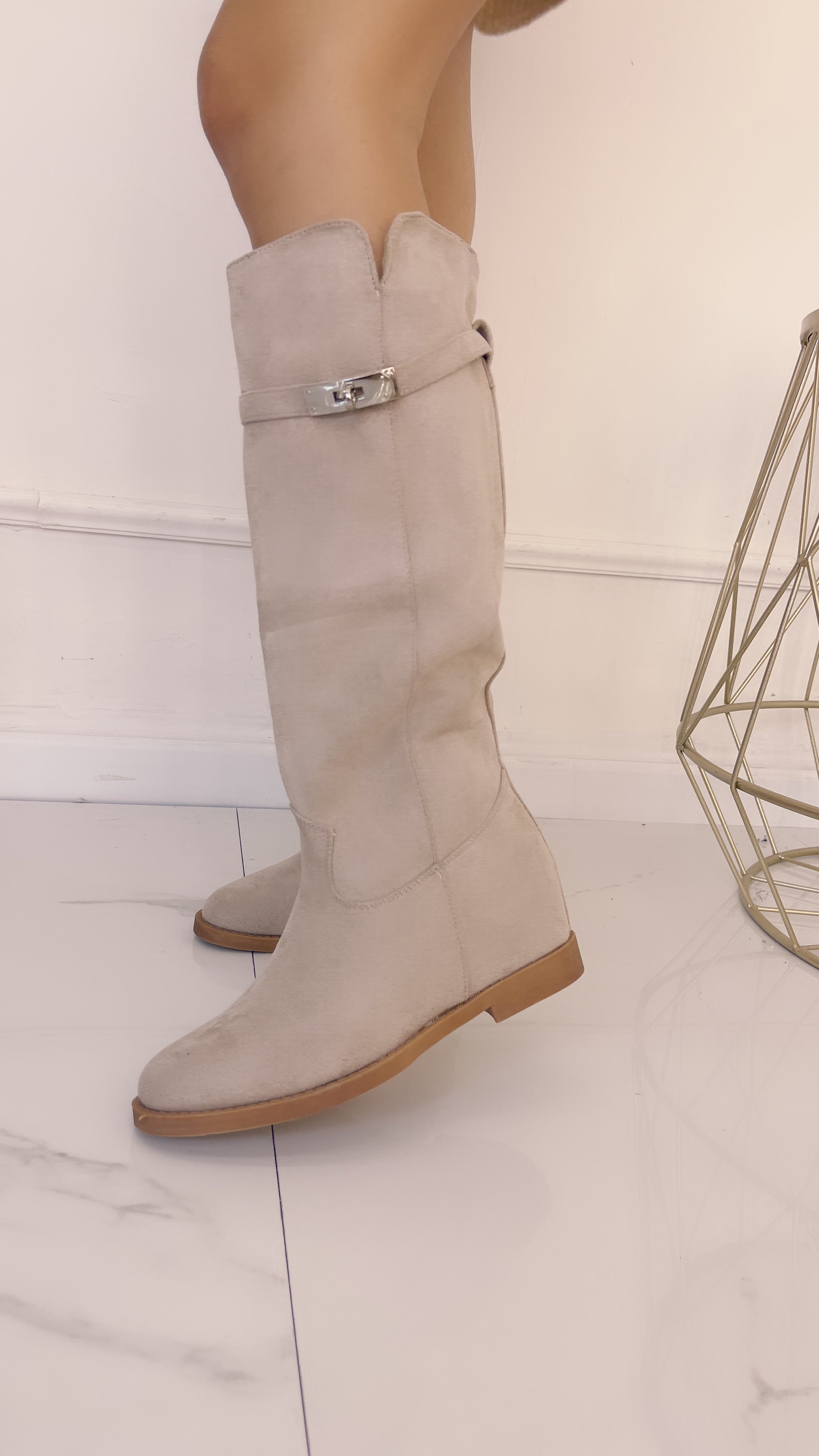 Stivale camoscio beige