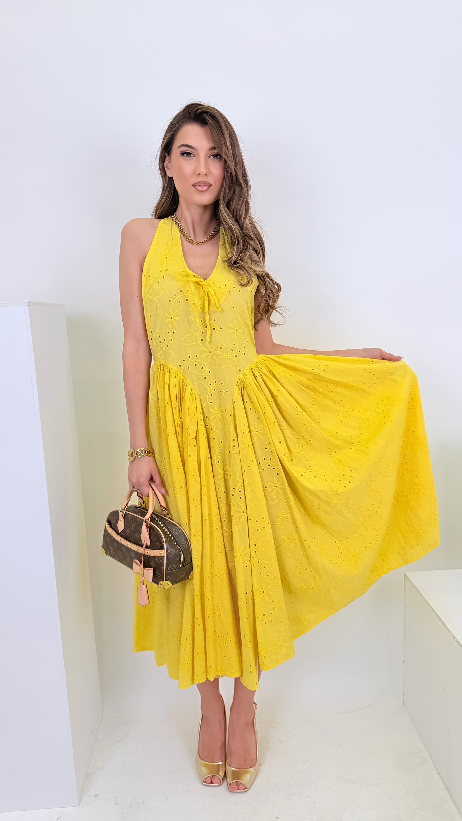 Abito sangallo giallo