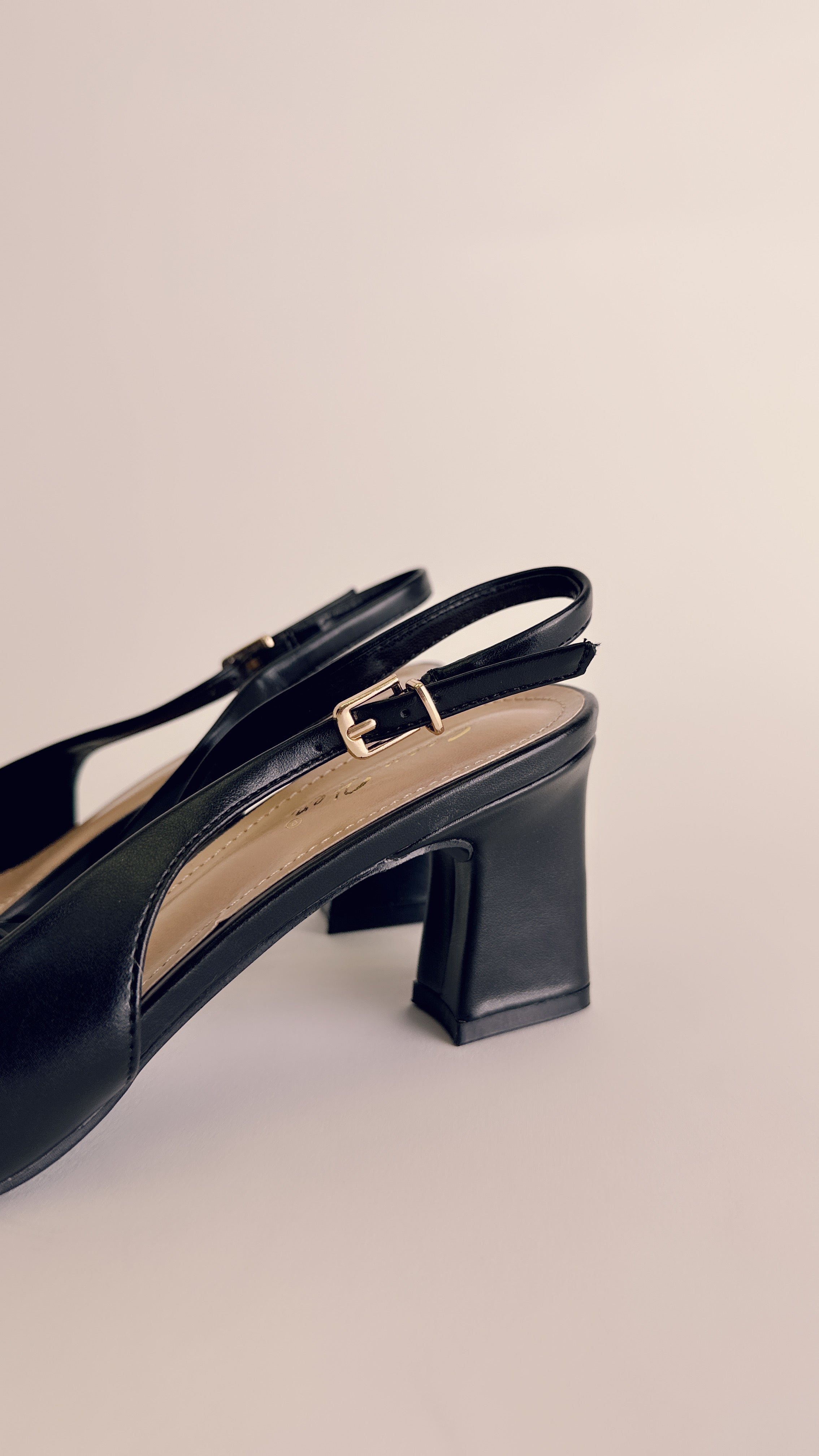 Slingback black m106