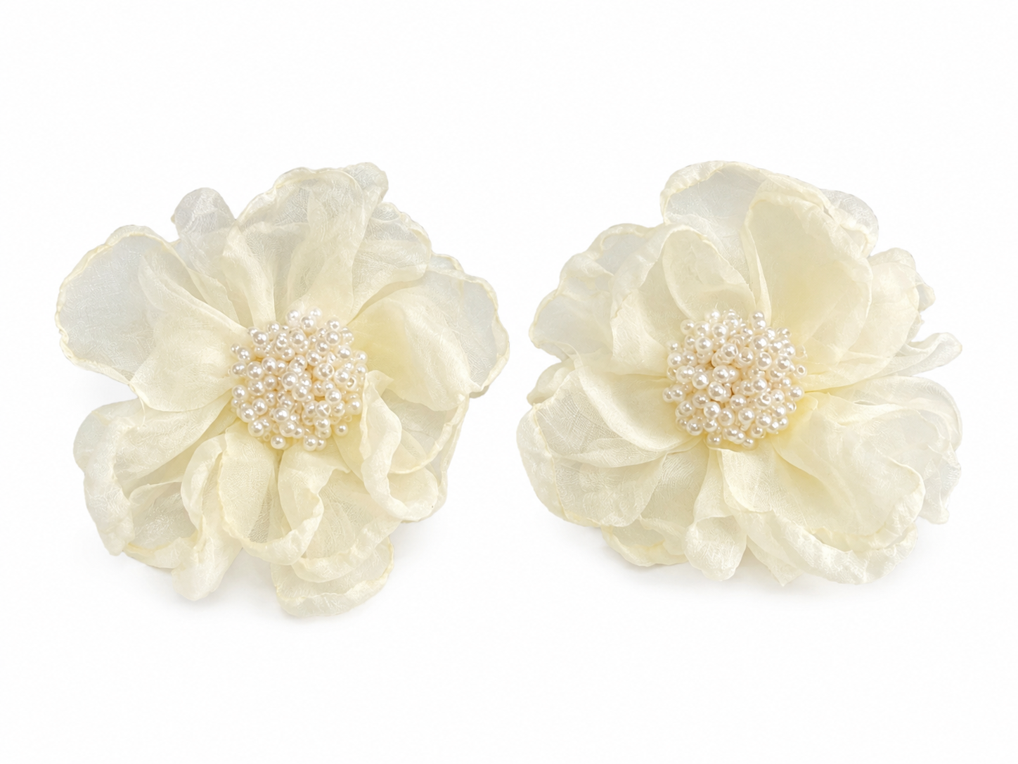 Orecchino fiore con perle