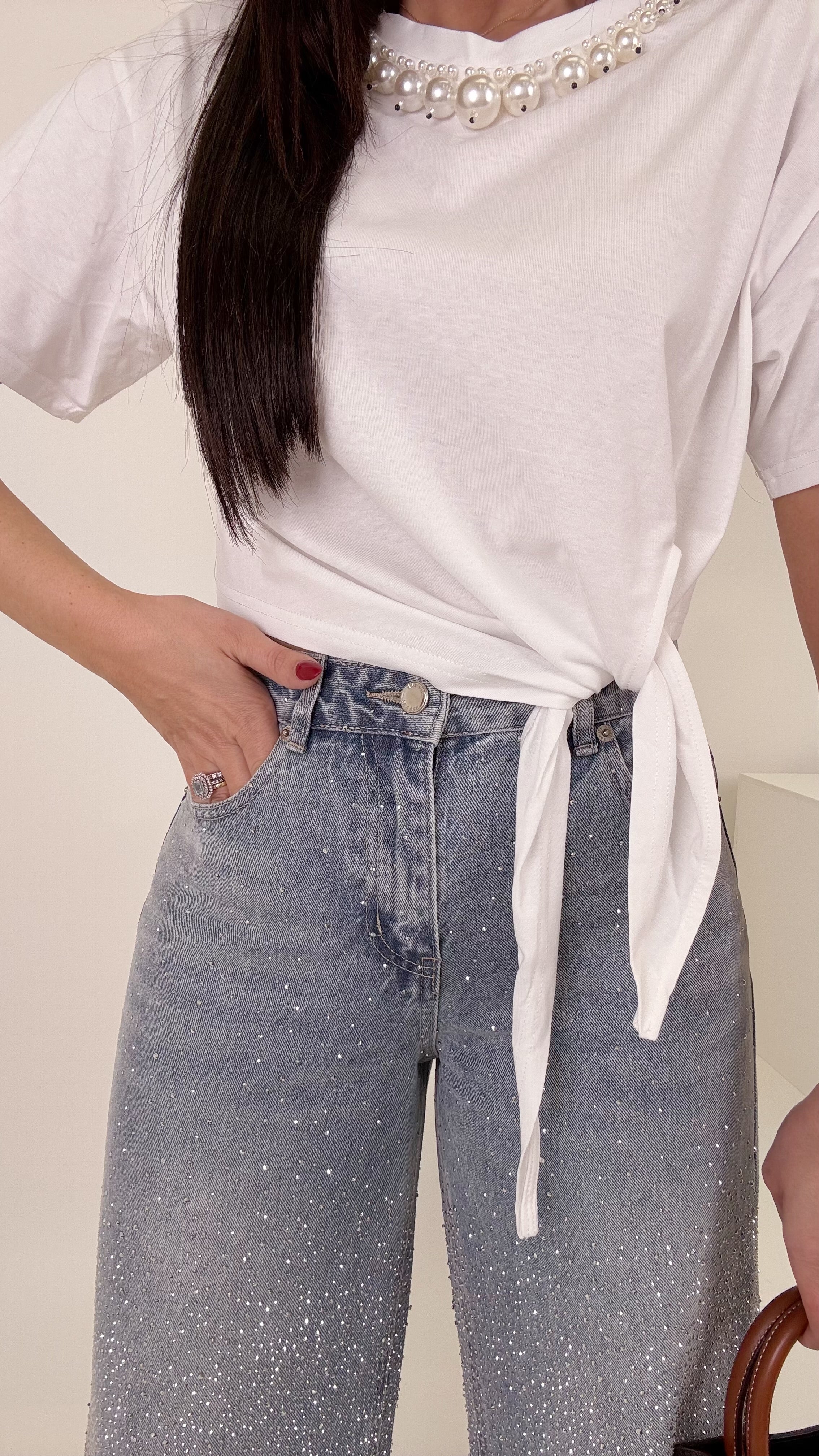 Shirt con nodino e perle