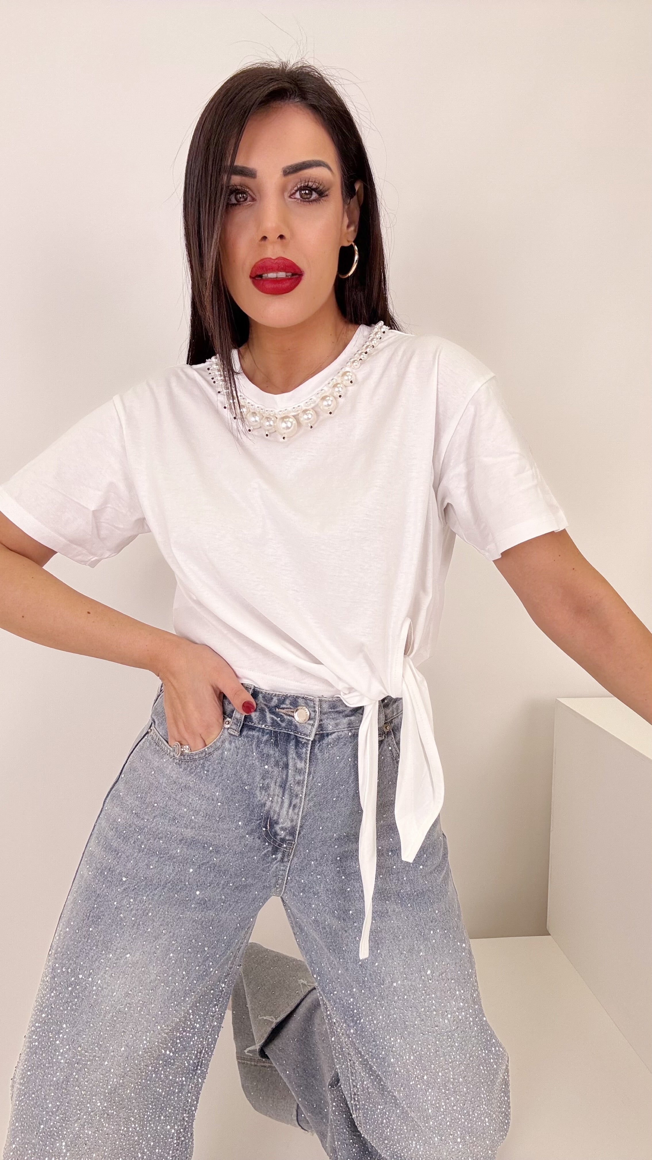 Shirt con nodino e perle