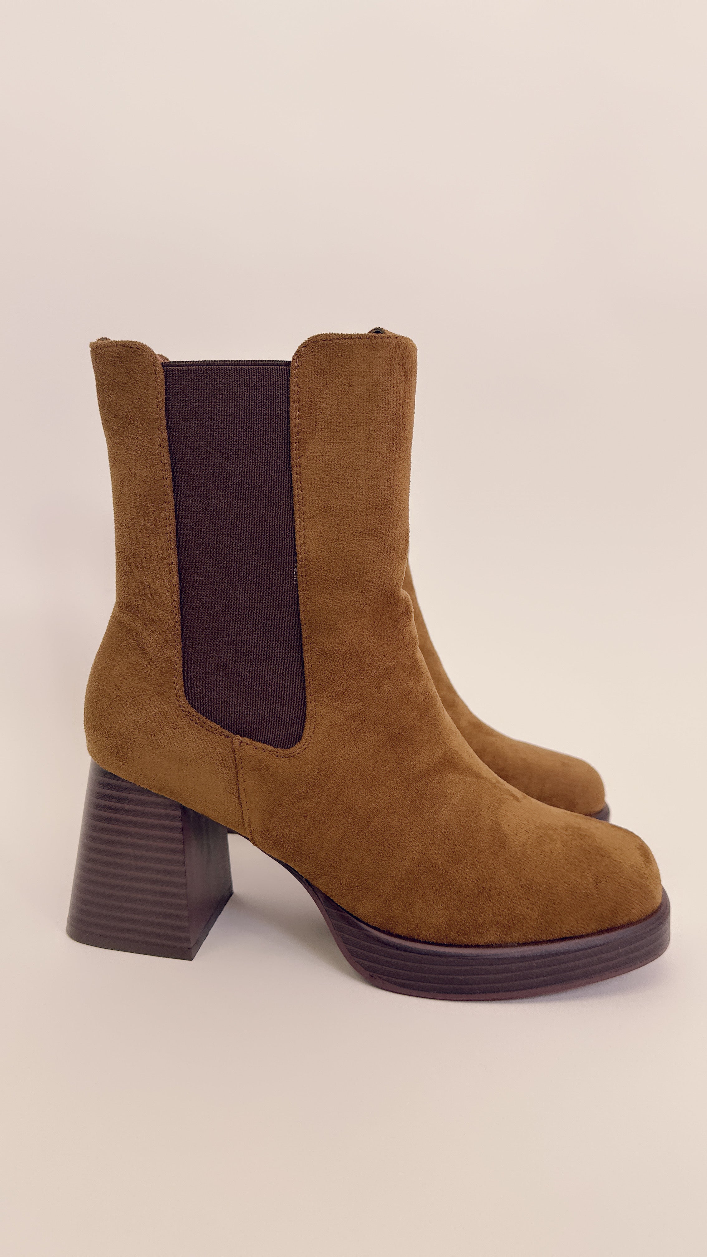 Stivaletto camoscio marrone