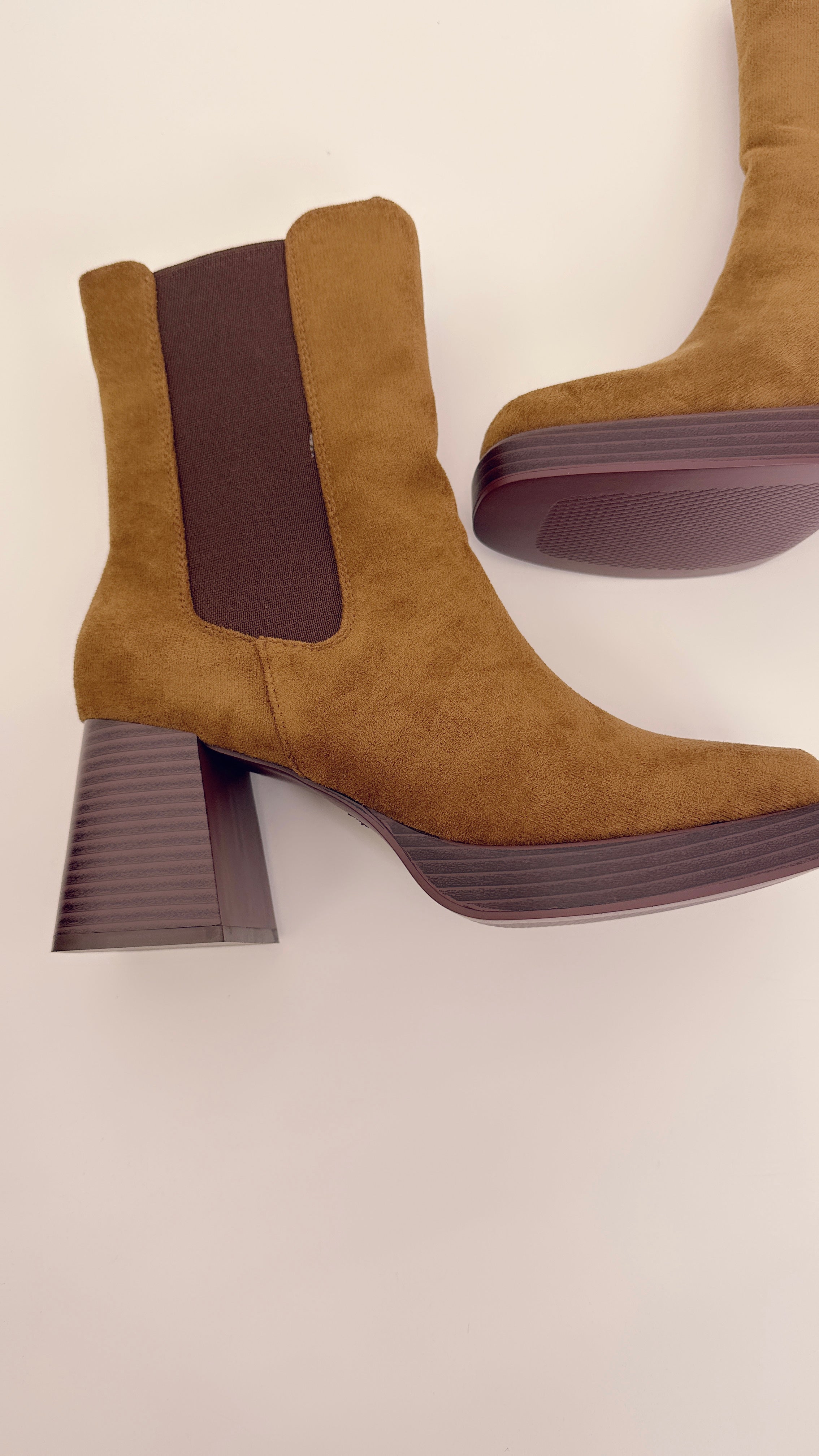 Stivaletto camoscio marrone