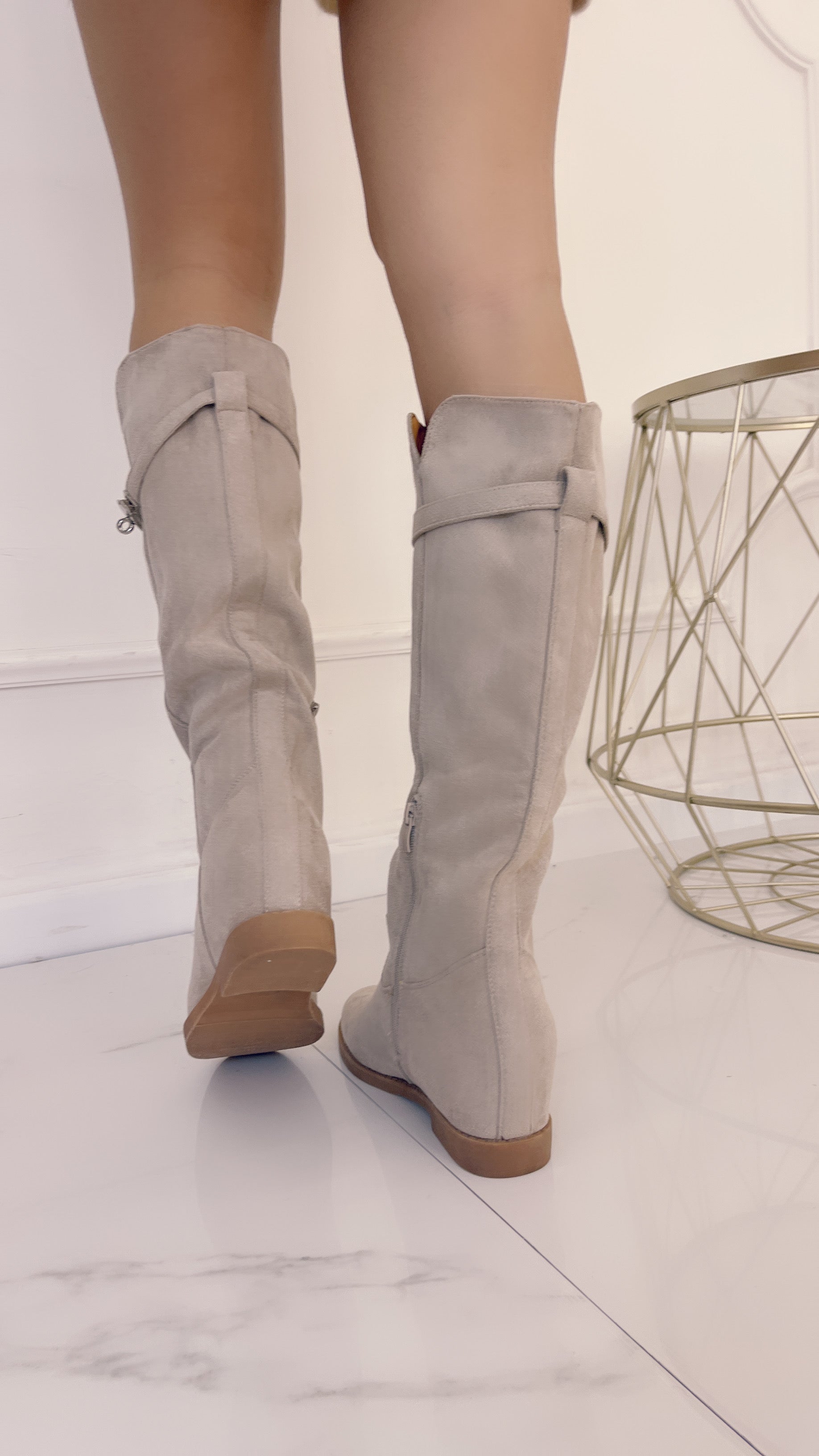 Stivale camoscio beige