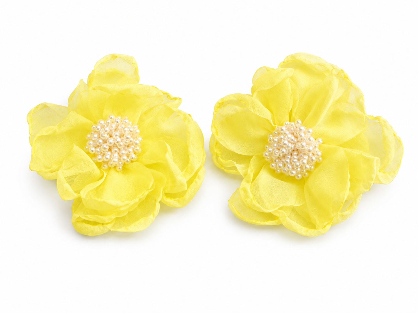 Orecchino fiore con perle