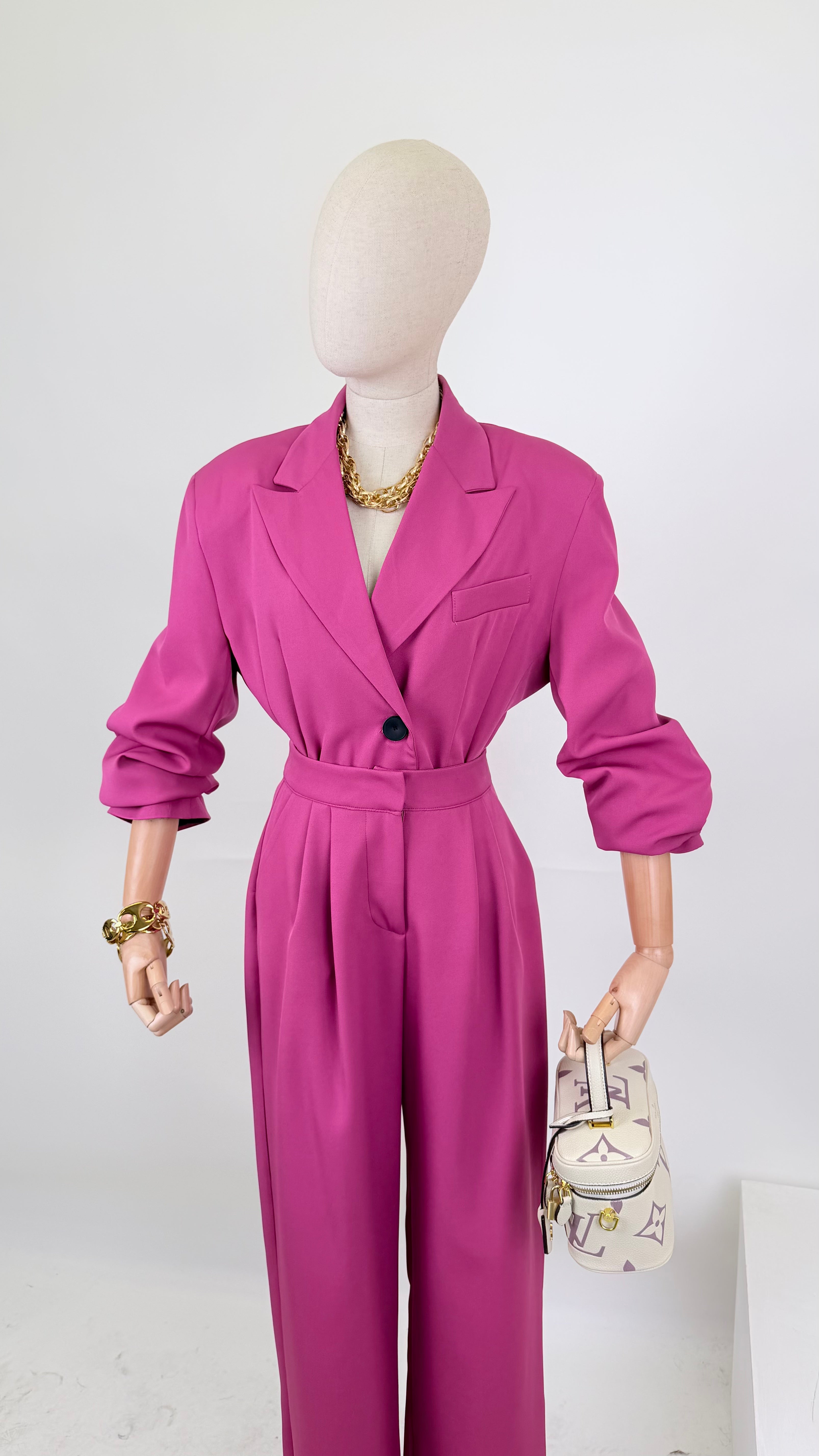 Tailleur just west