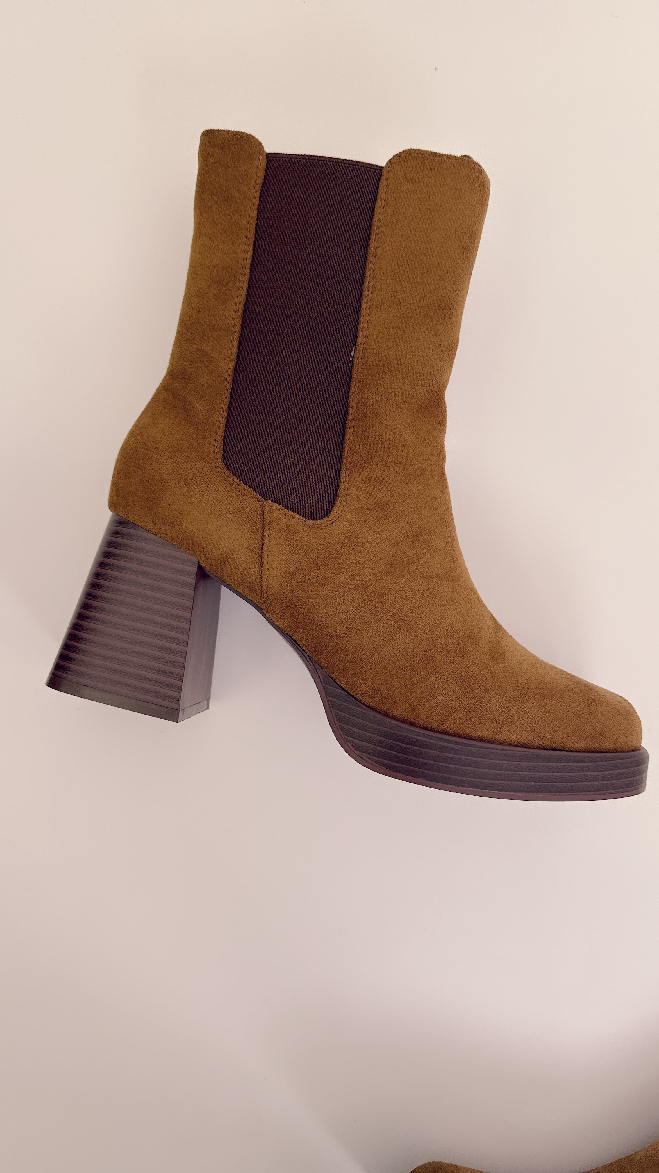 Stivaletto camoscio marrone