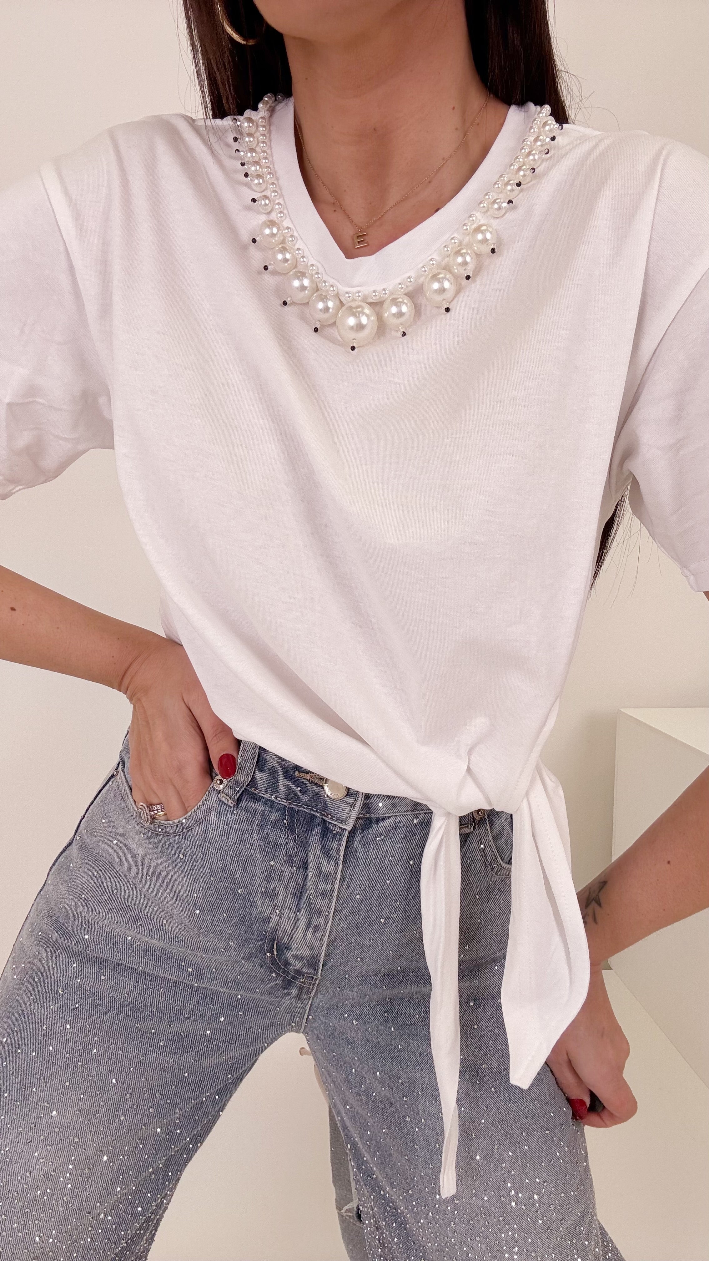 Shirt con nodino e perle
