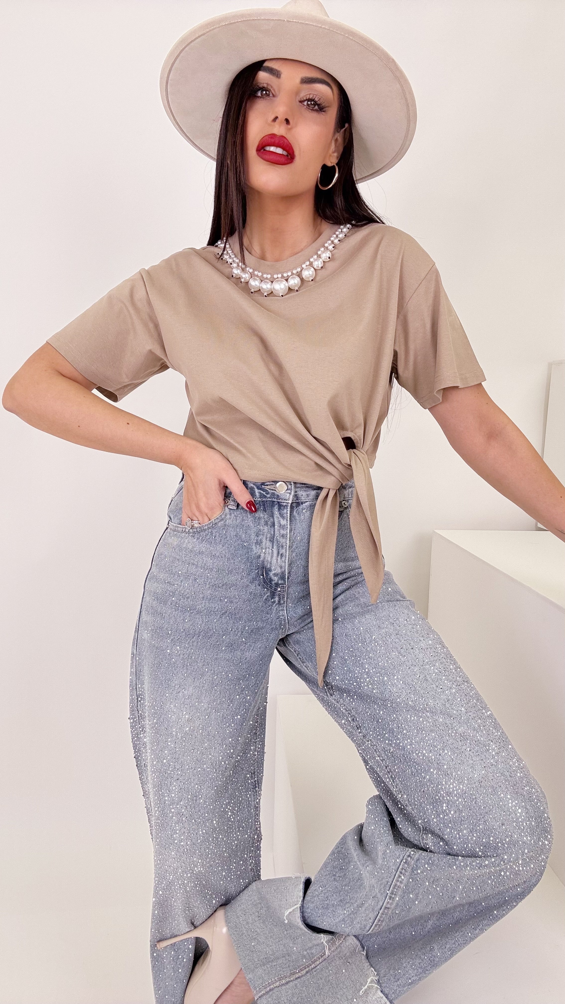 Shirt con nodino e perle