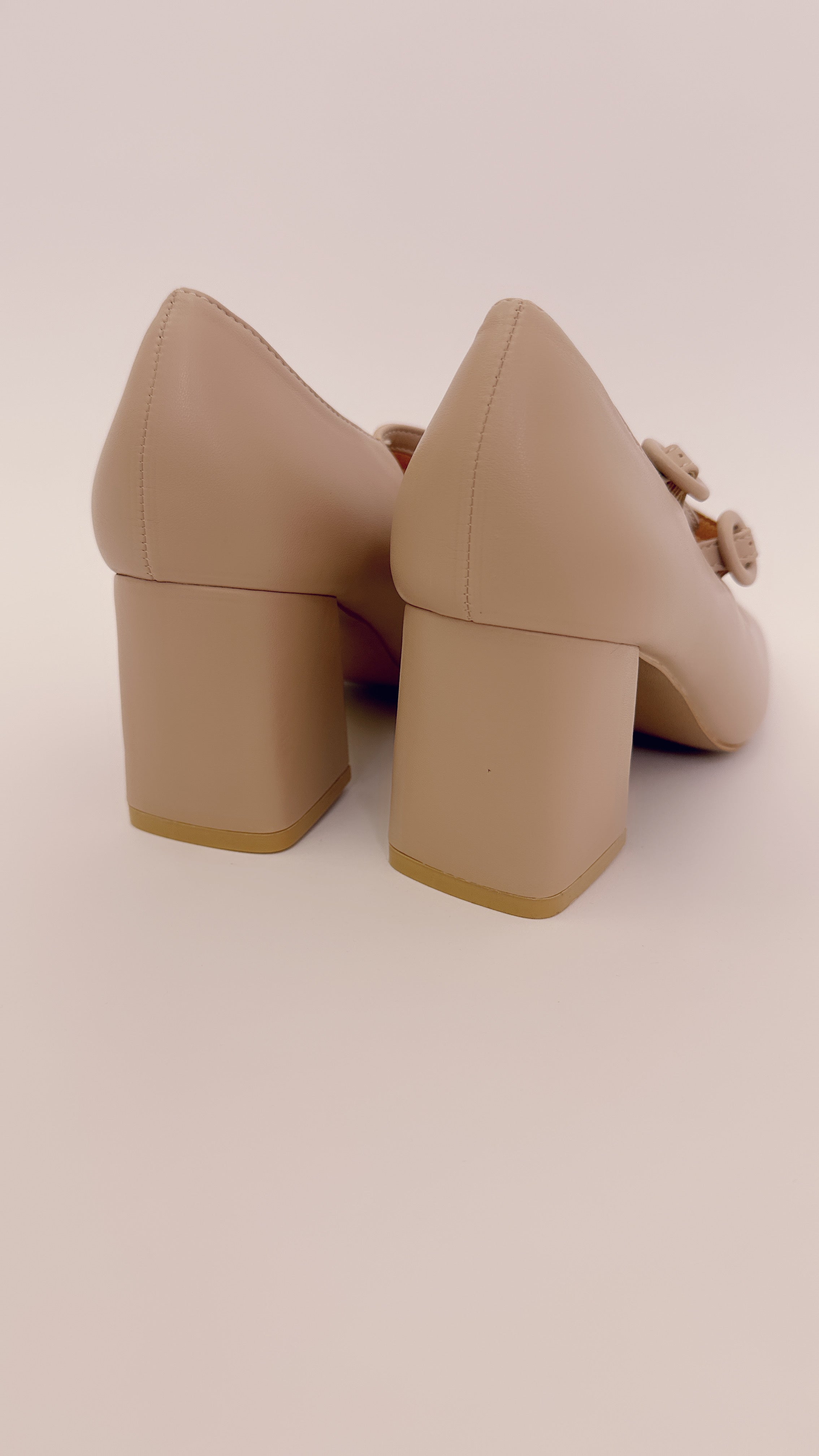 Scarpa con doppio cinturino nudo