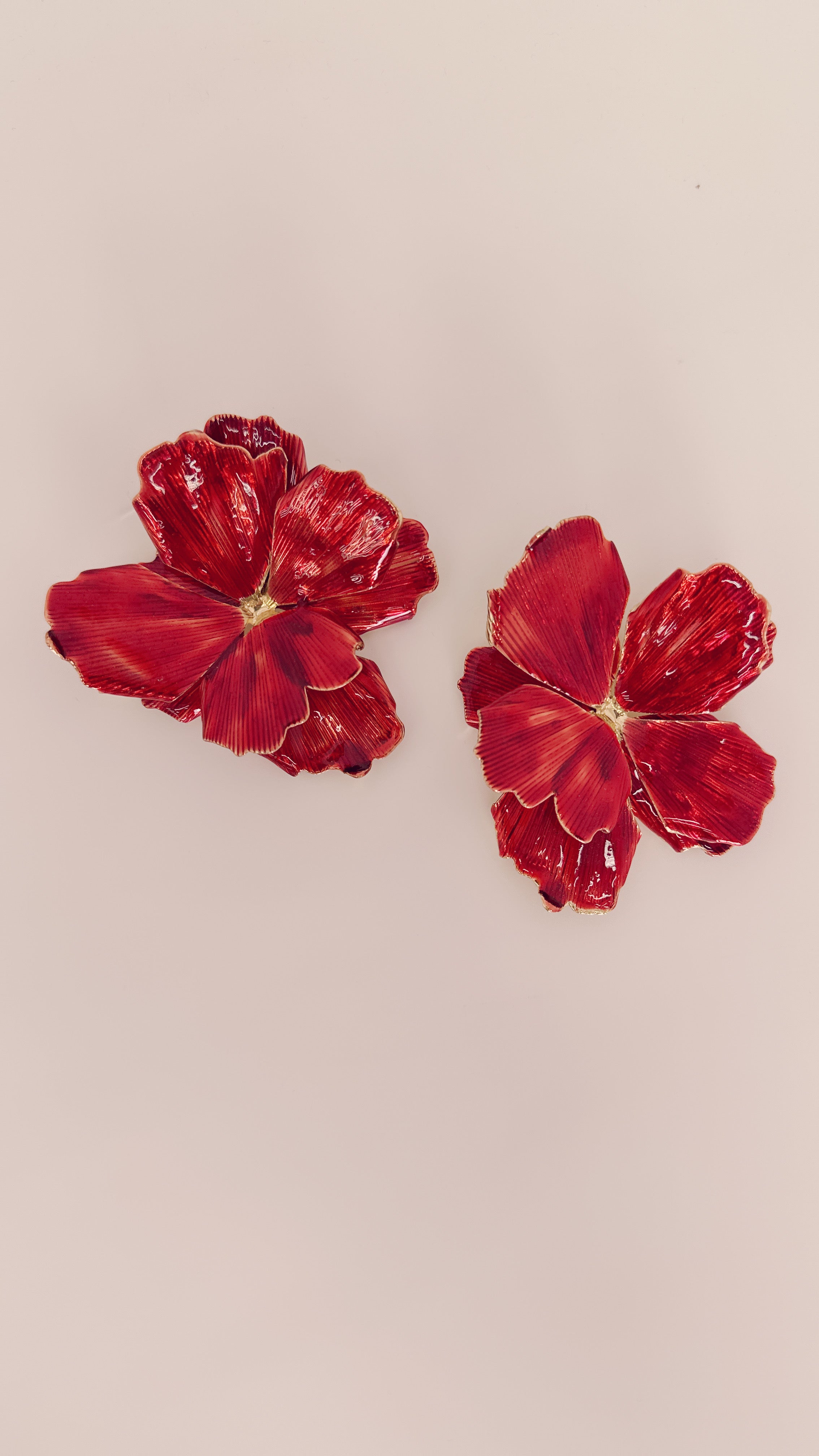 Orecchino fiore rosso