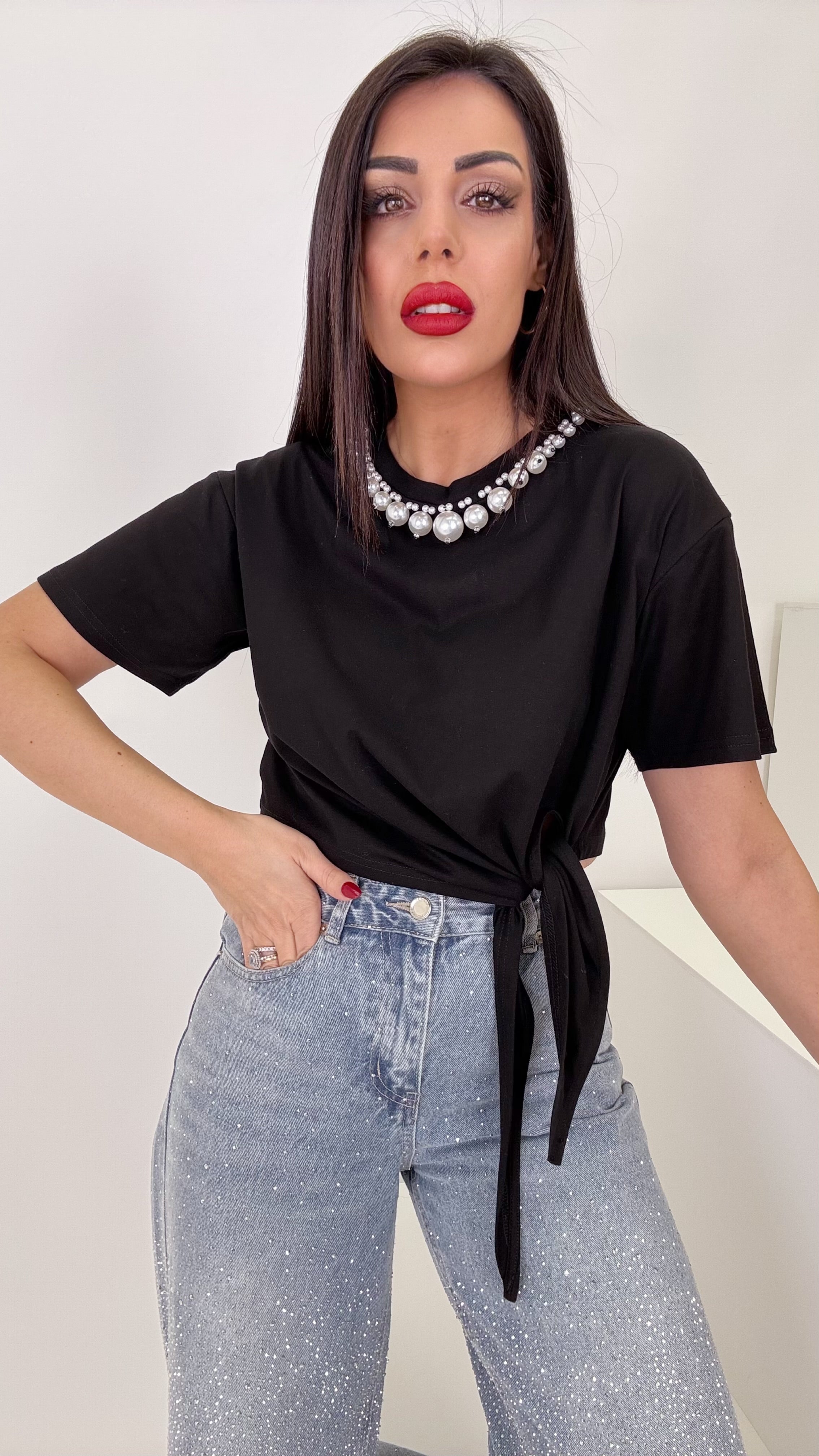 Shirt con nodino e perle