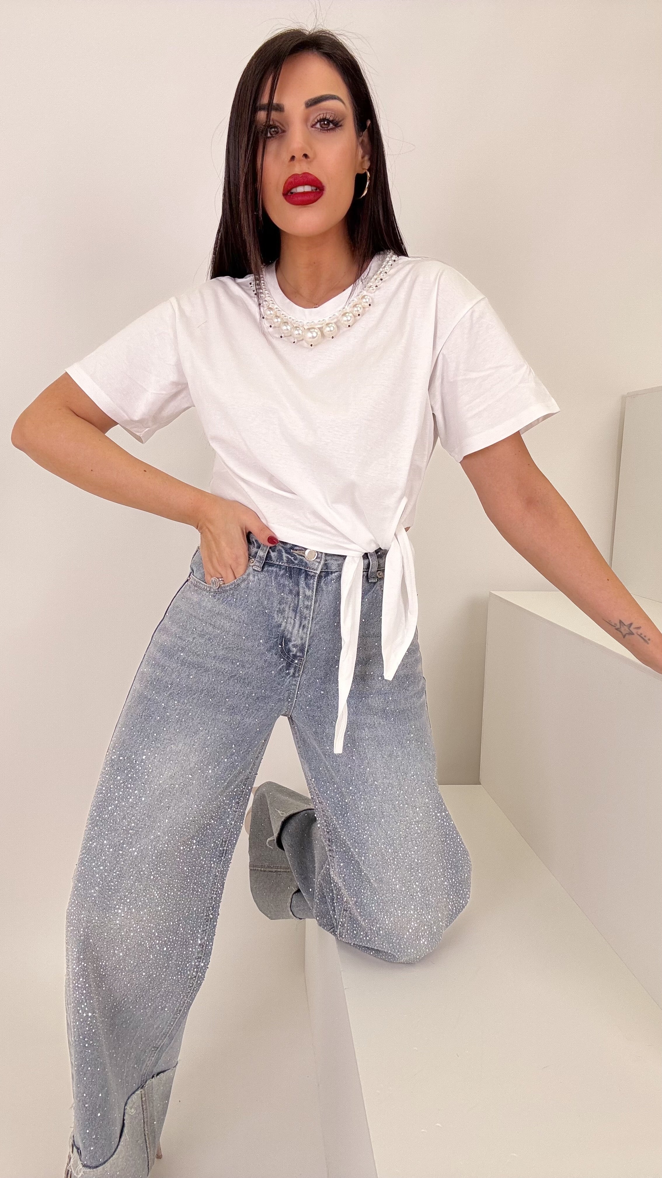 Shirt con nodino e perle