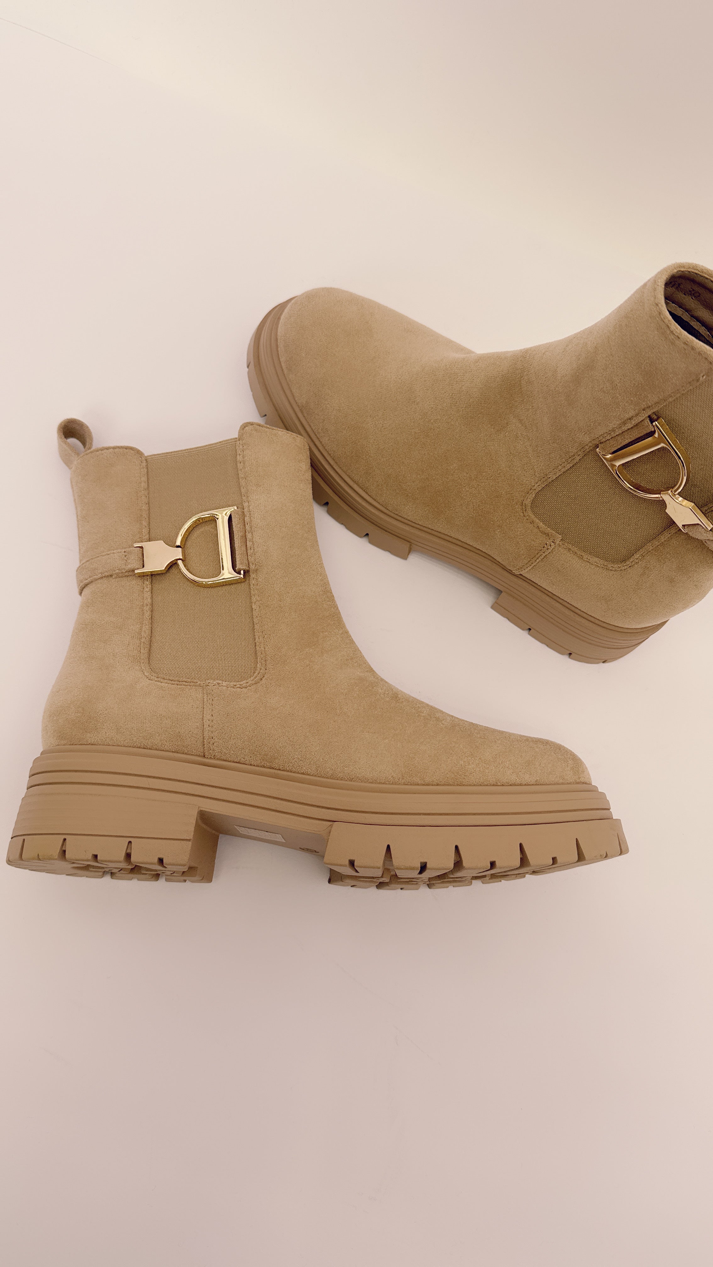 Stivaletto camoscio beige 0901