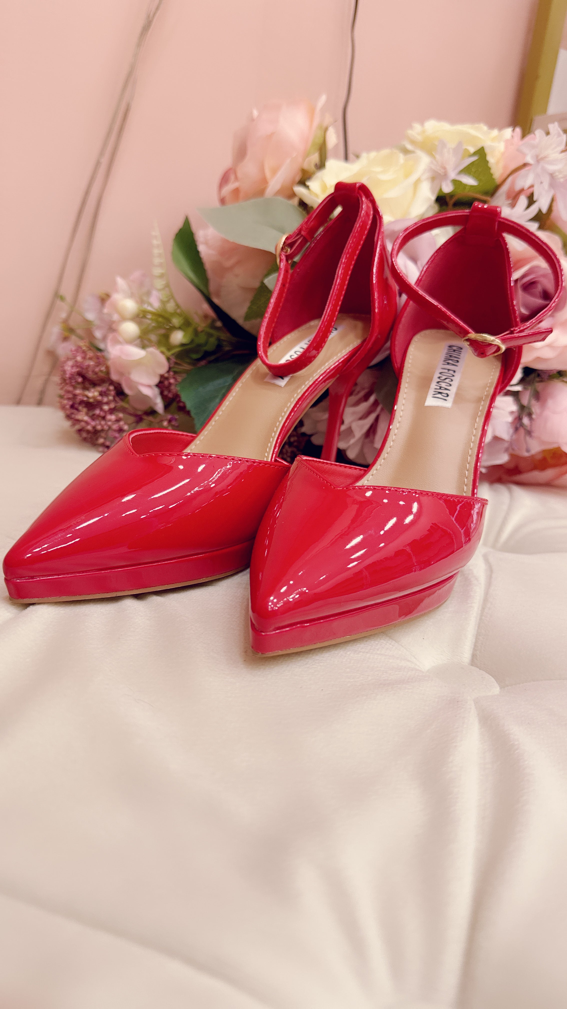 Decoltè red in vernice