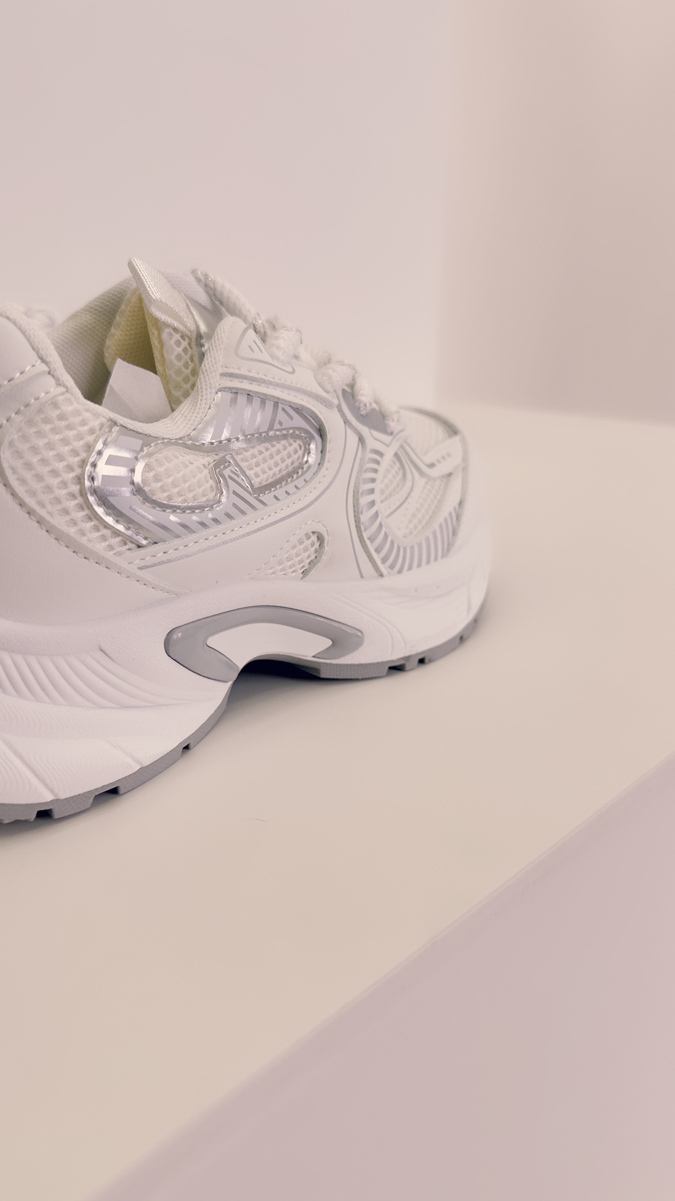 Sneakers bianco e argento