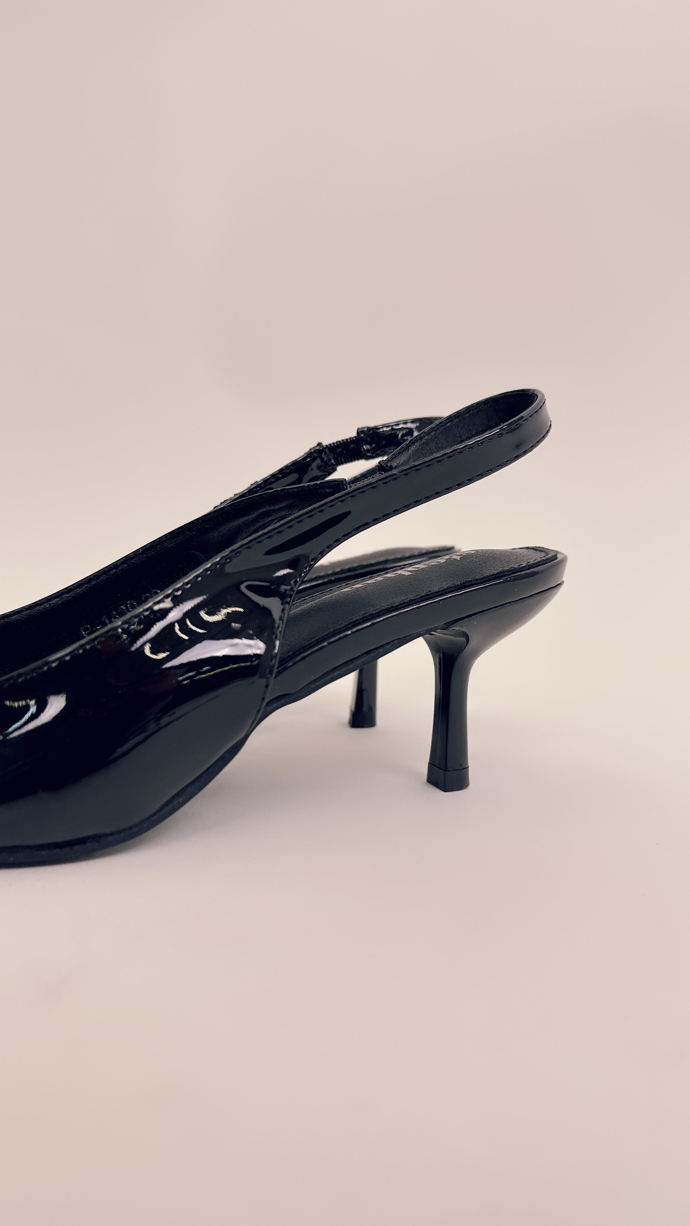 Slingback in vernice black P1430
