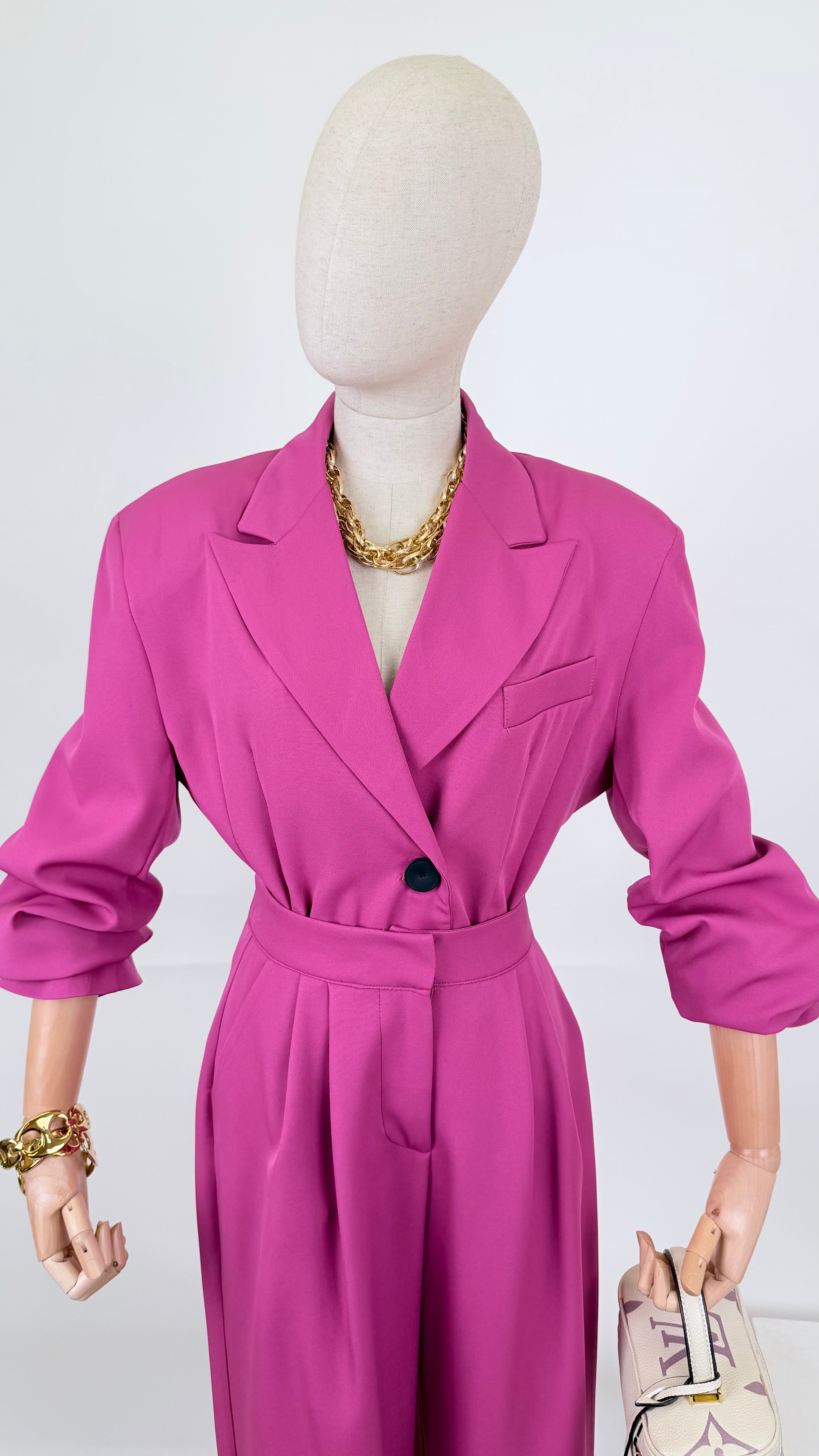 Tailleur just west