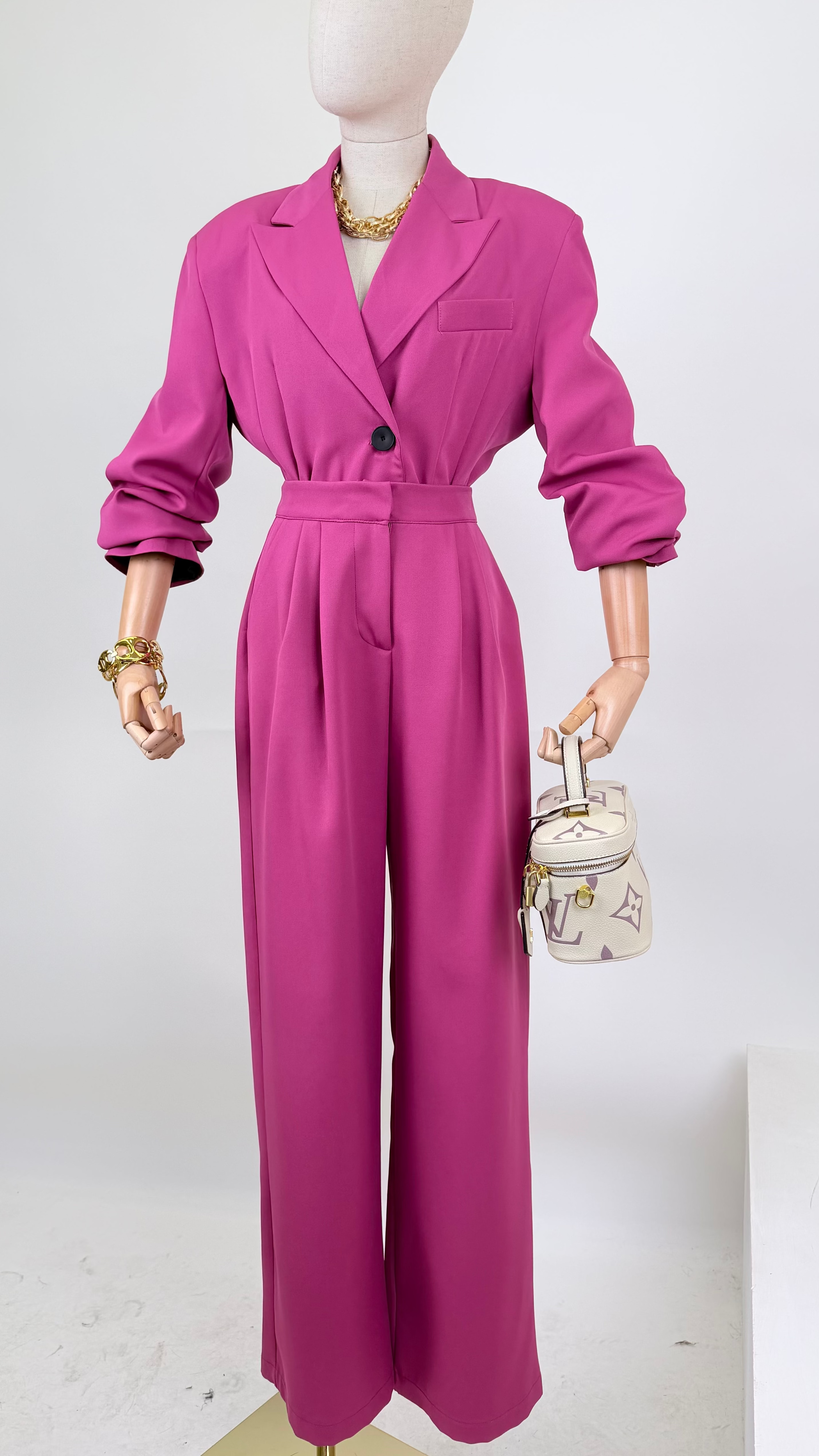 Tailleur just west