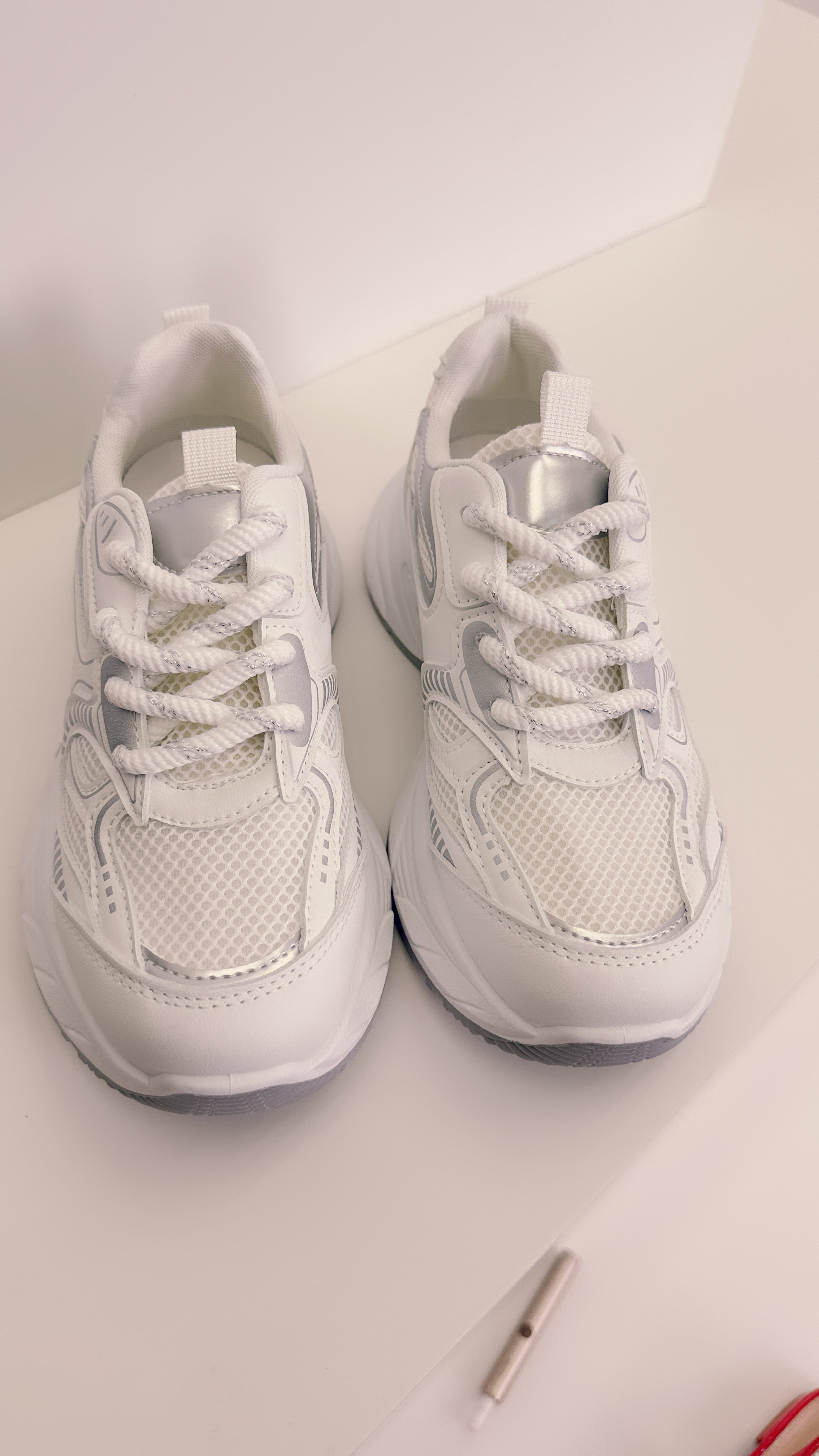 Sneakers bianco e argento