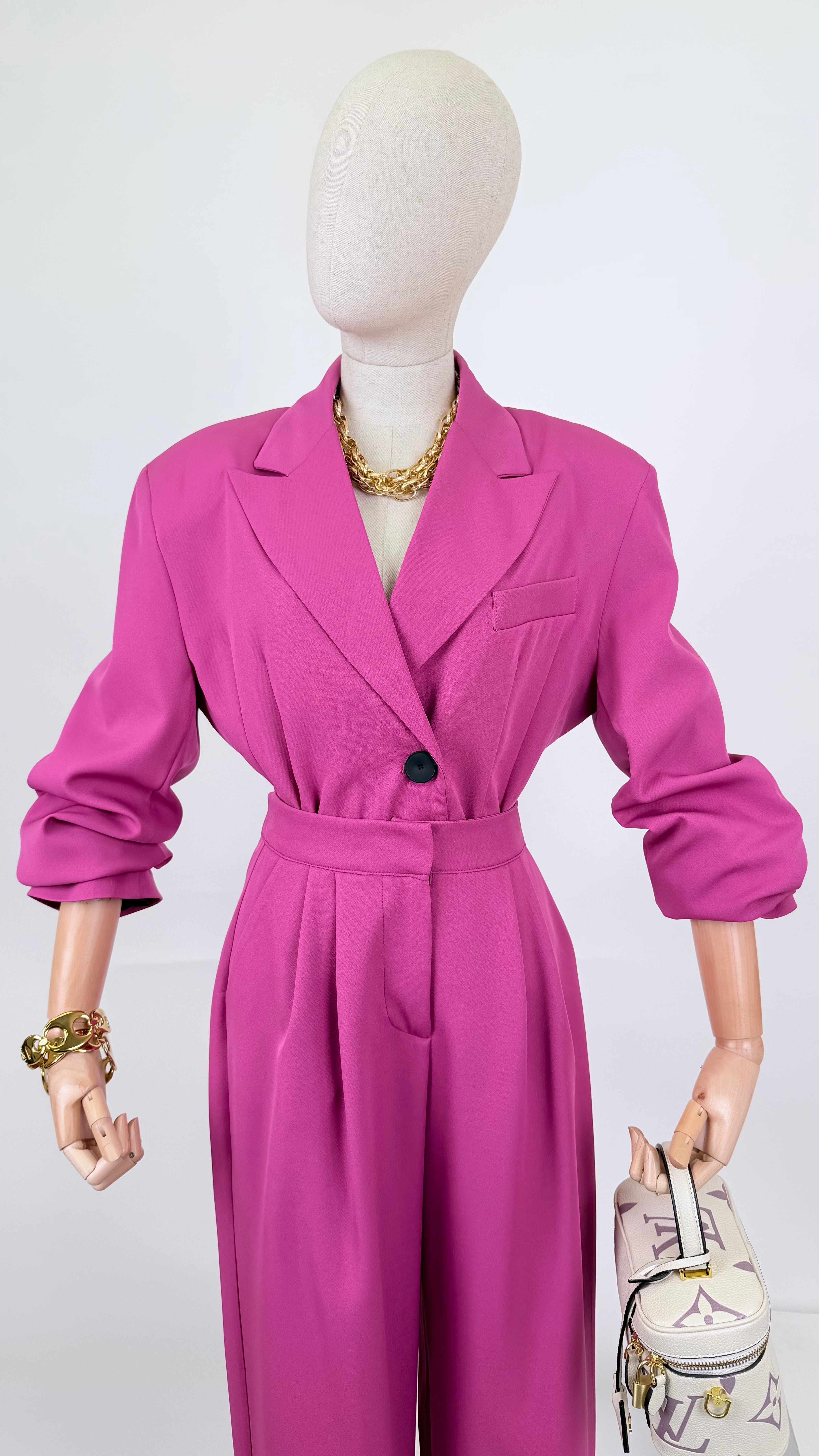 Tailleur just west