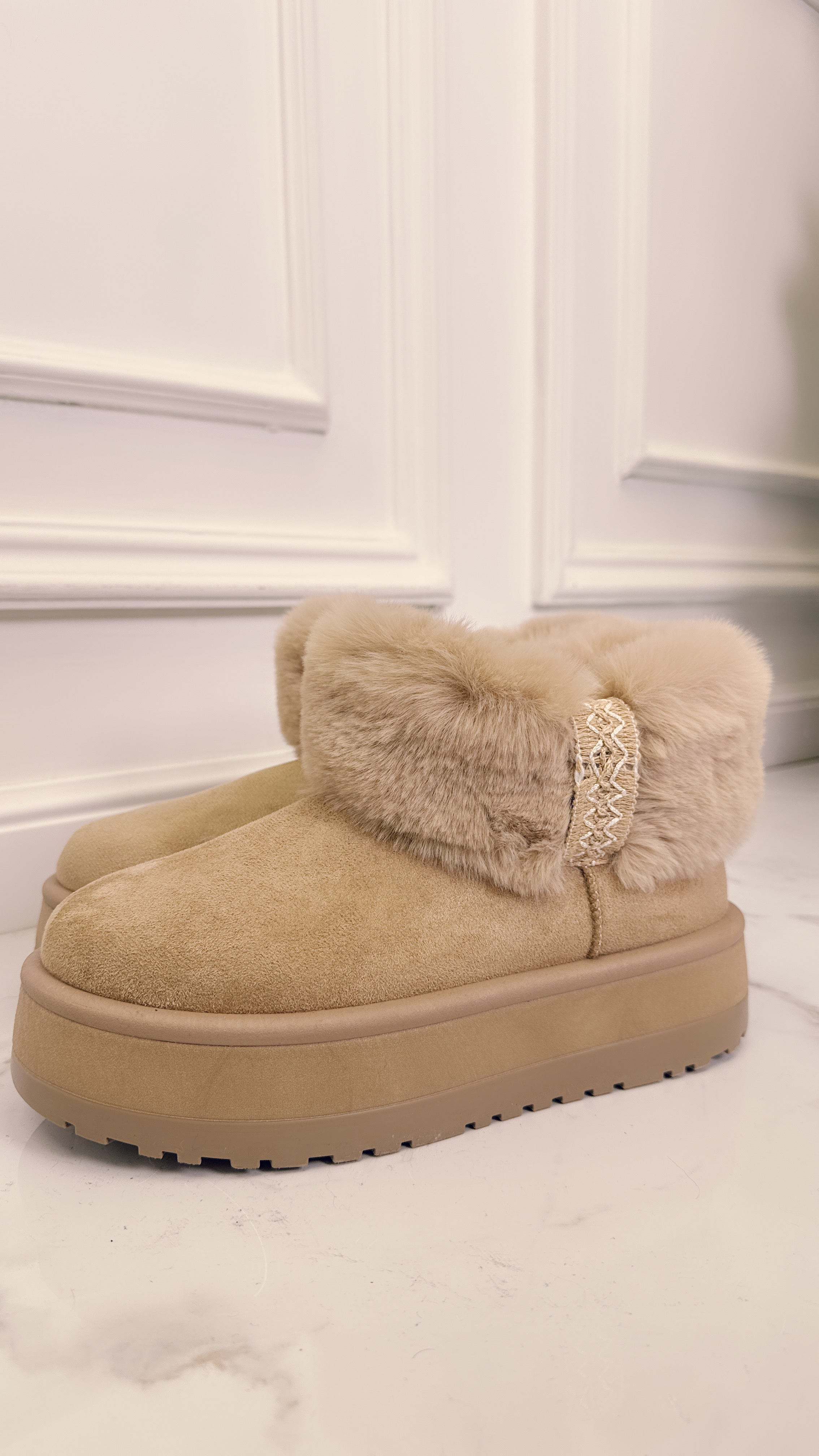 Stivaletto con pelliccia beige C759