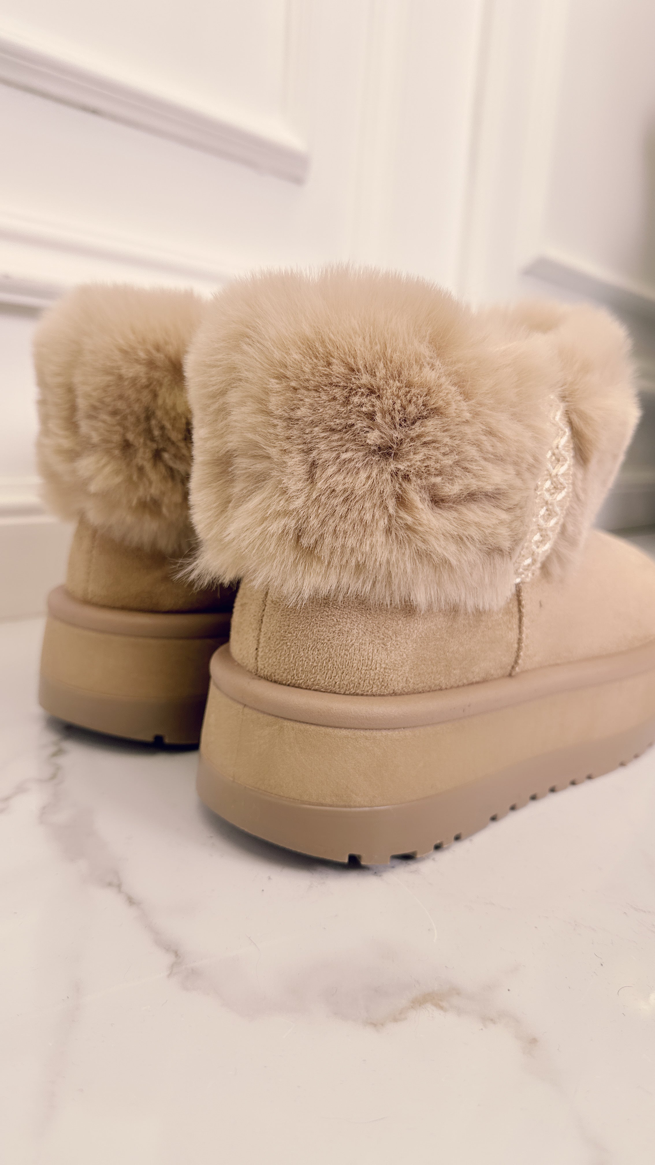 Stivaletto con pelliccia beige C759